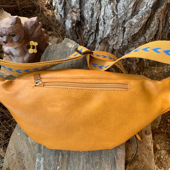 Mustard Vegan Leather Fannypack - Picture 3 of 6